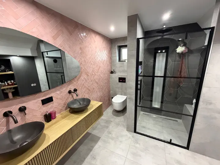 Moderne badkamer met warme accenten, foto 2