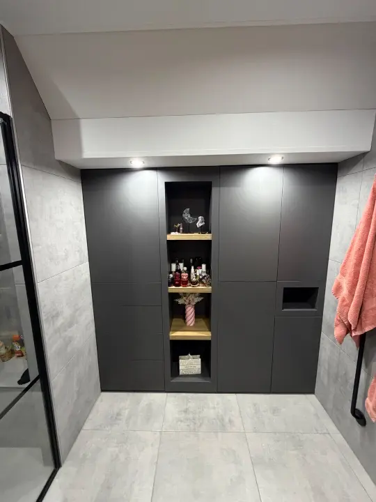 Moderne badkamer met warme accenten, foto 3