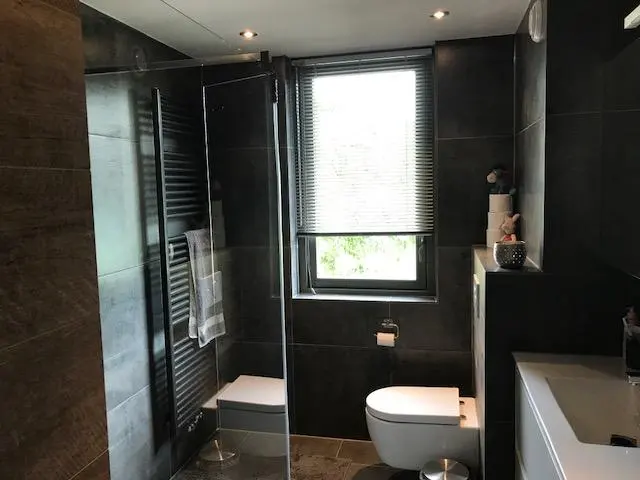 Badkamer in antraciet
